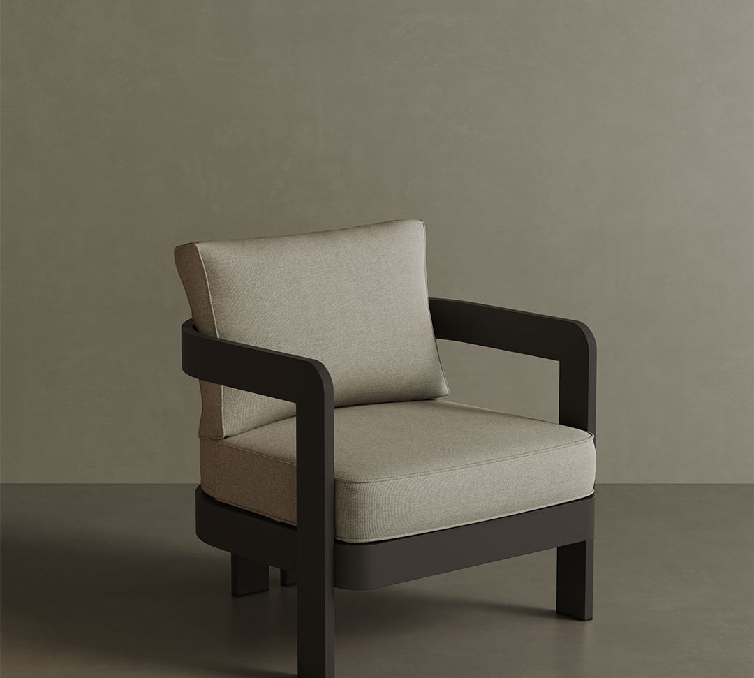 N3 Kohl Sand canvas lounge chair, featuring soft, durable fabric in a warm sand colour. The chair is supported by a sleek aluminium frame, combining modern design with comfort and functionality, perfect for both indoor and outdoor settings.